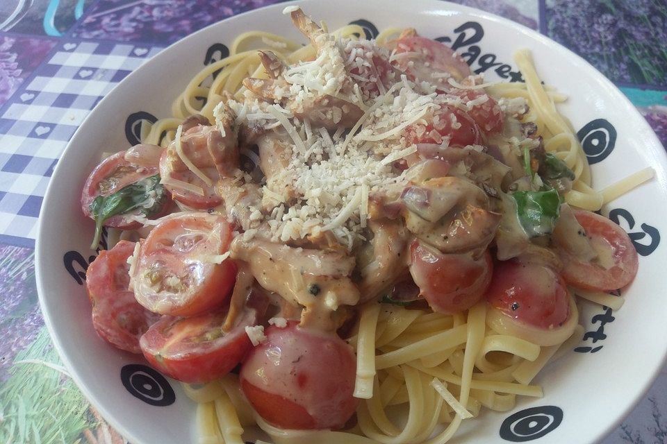 Tortiglioni in italienischer Pfifferling-Sahne-Sauce