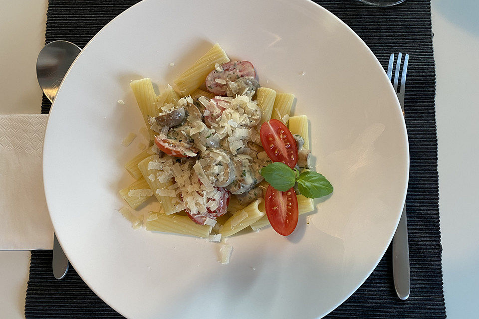 Tortiglioni in italienischer Pfifferling-Sahne-Sauce