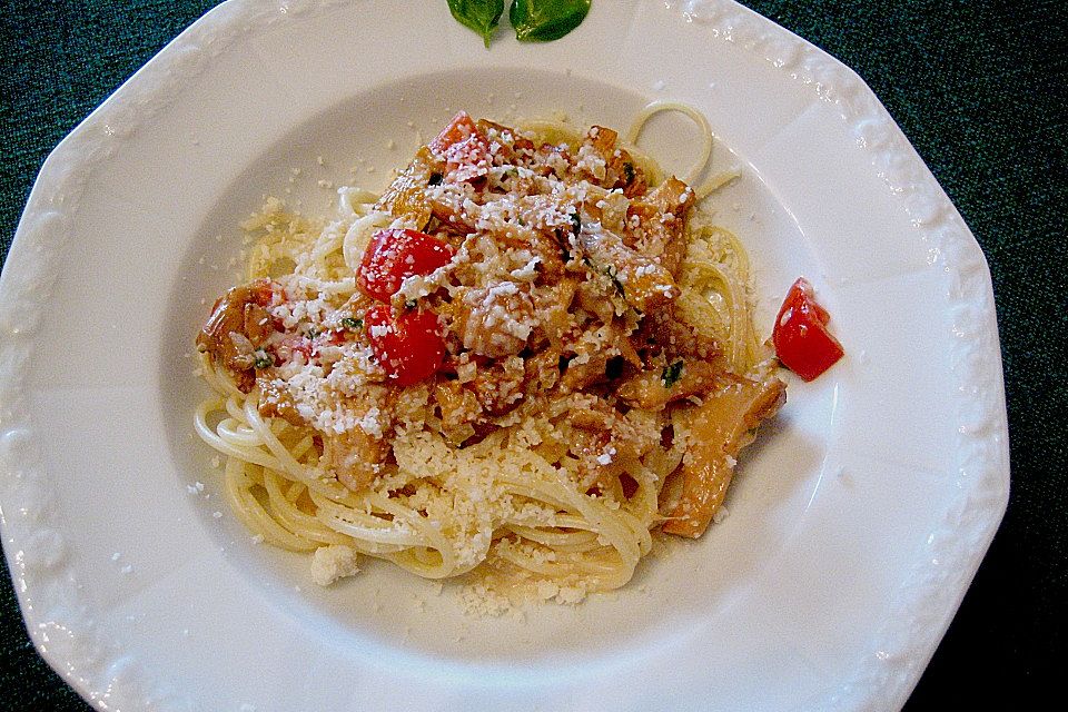 Tortiglioni in italienischer Pfifferling-Sahne-Sauce