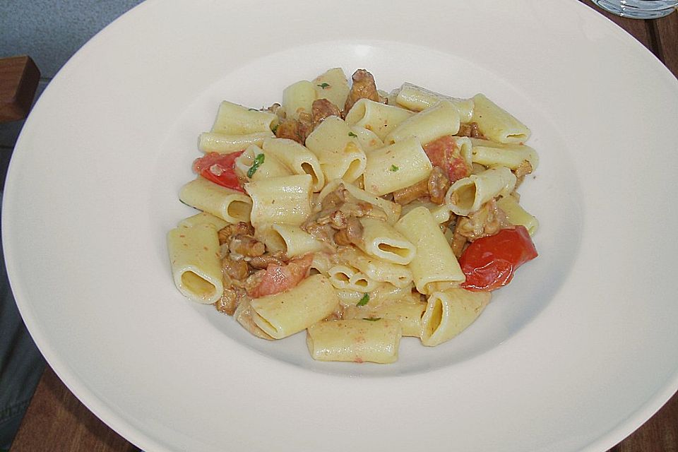 Tortiglioni in italienischer Pfifferling-Sahne-Sauce