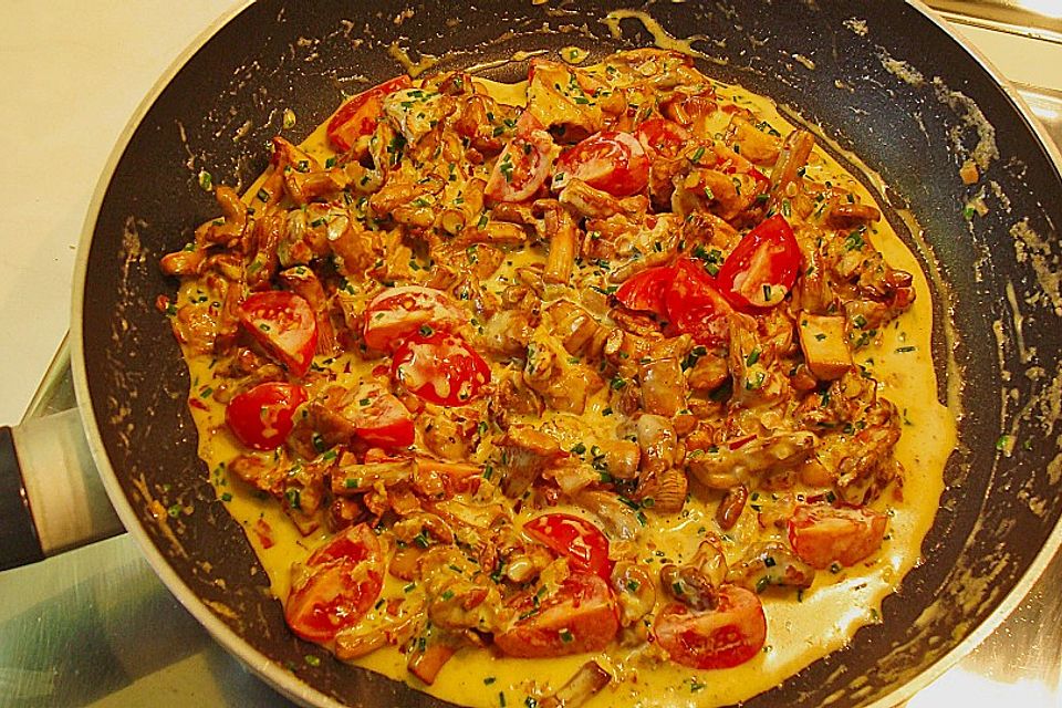 Tortiglioni in italienischer Pfifferling-Sahne-Sauce