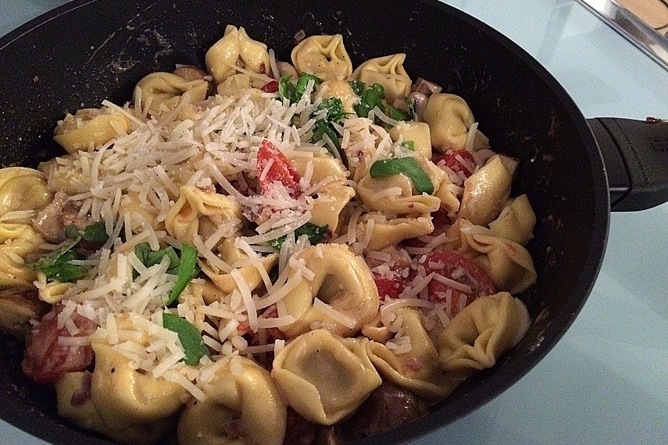 Tortiglioni in italienischer Pfifferling-Sahne-Sauce