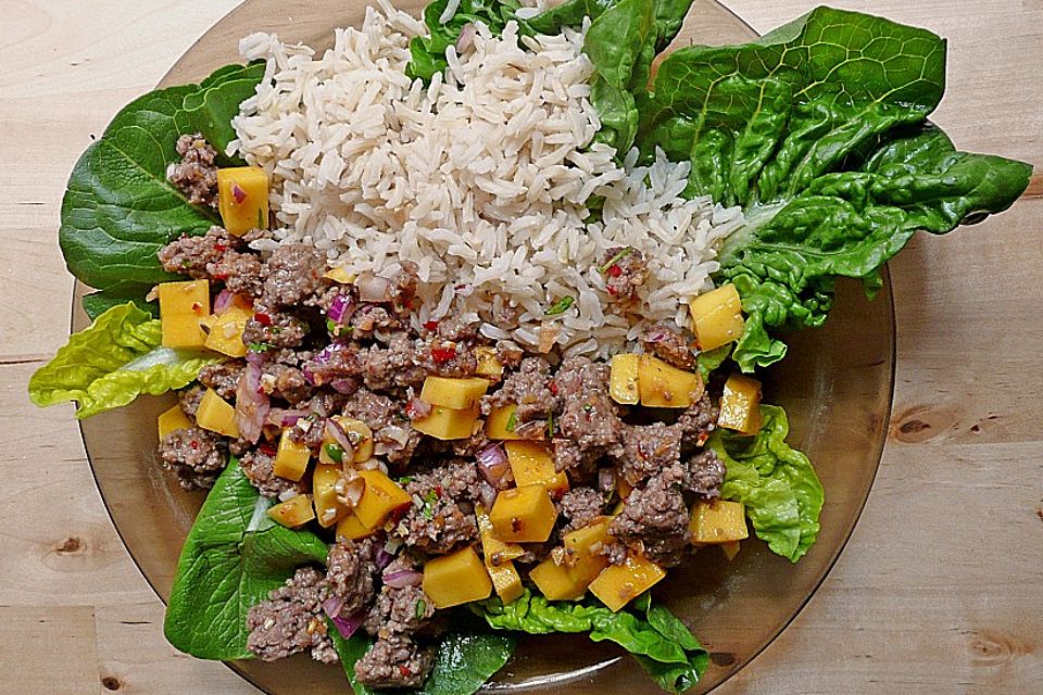 Knuspriges Schweine - Larb mit Mango und Chili - Limetten - Dressing