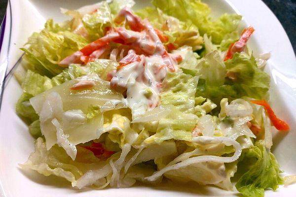 Eisbergsalat mit Knoblauch - Sahne - Dressing von Tickerix | Chefkoch