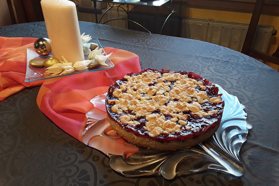 Saftiger Kirschkuchen mit Streuseln