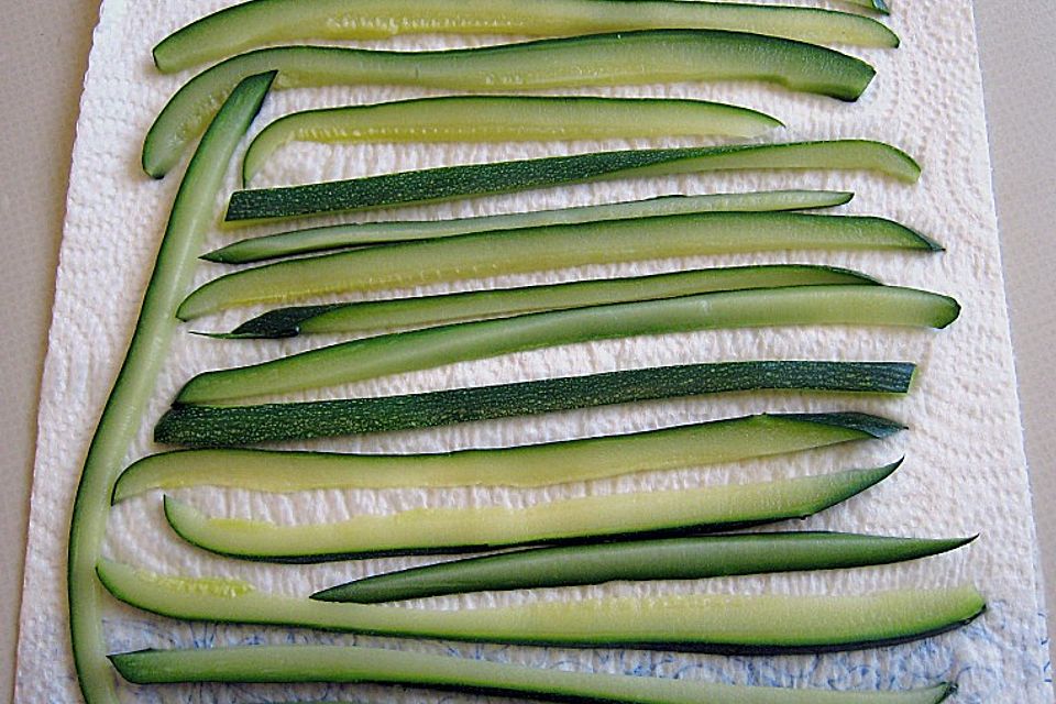 Lammkarree mit Schmortomaten und Zucchinistreifen