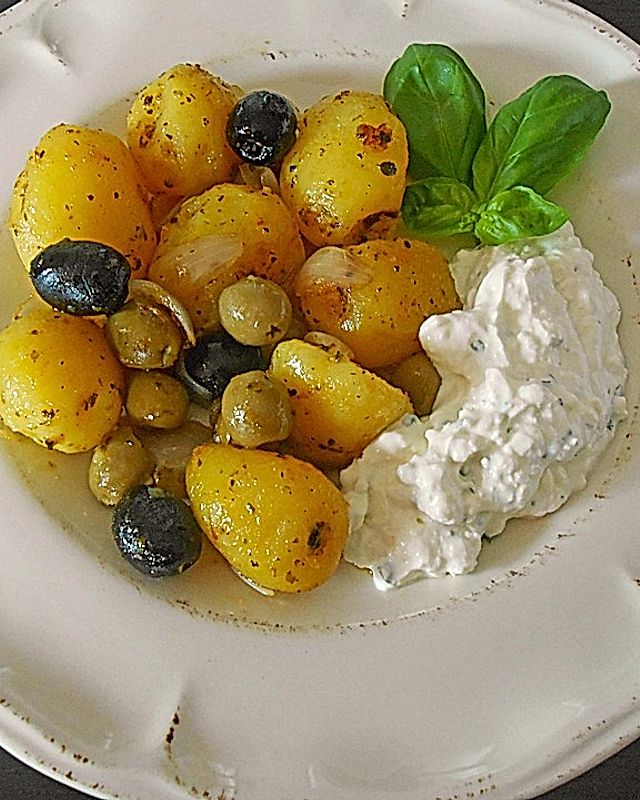 Kartoffelpfanne griechischer Art mit Käsecreme
