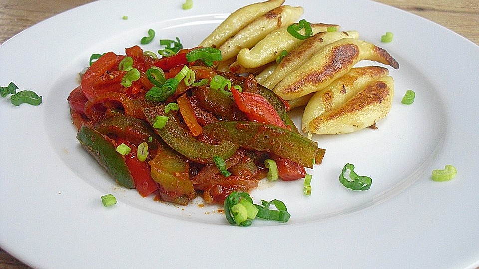 Schupfnudeln Mit Paprikaragout Von Tinamaus Chefkoch 