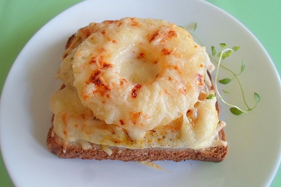 Toast mit Putenschnitzel, Ananas und Käse