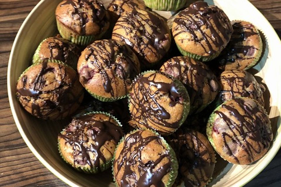 Kirschmuffins mit Schokostreuseln