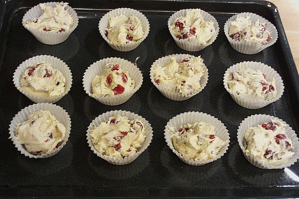 Kirschmuffins mit Schokostreuseln