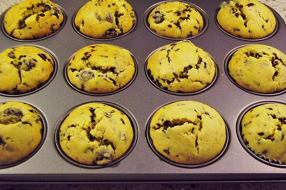 Kirschmuffins mit Schokostreuseln