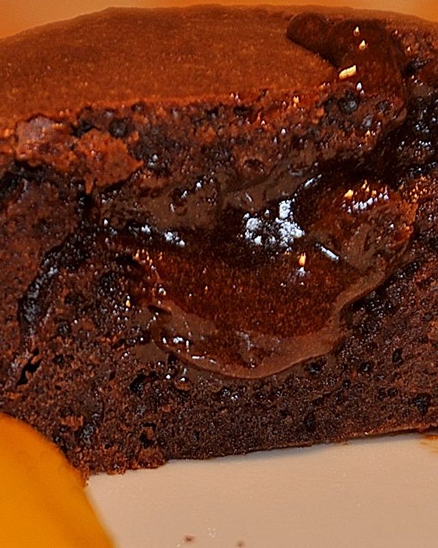 Warme Schokoladenkuchen mit Aprikosenkompott