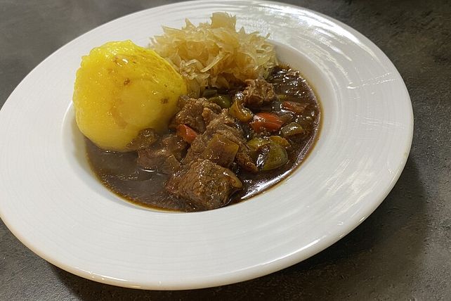 Ungarisches Gulasch im Römertopf von Angie2003| Chefkoch