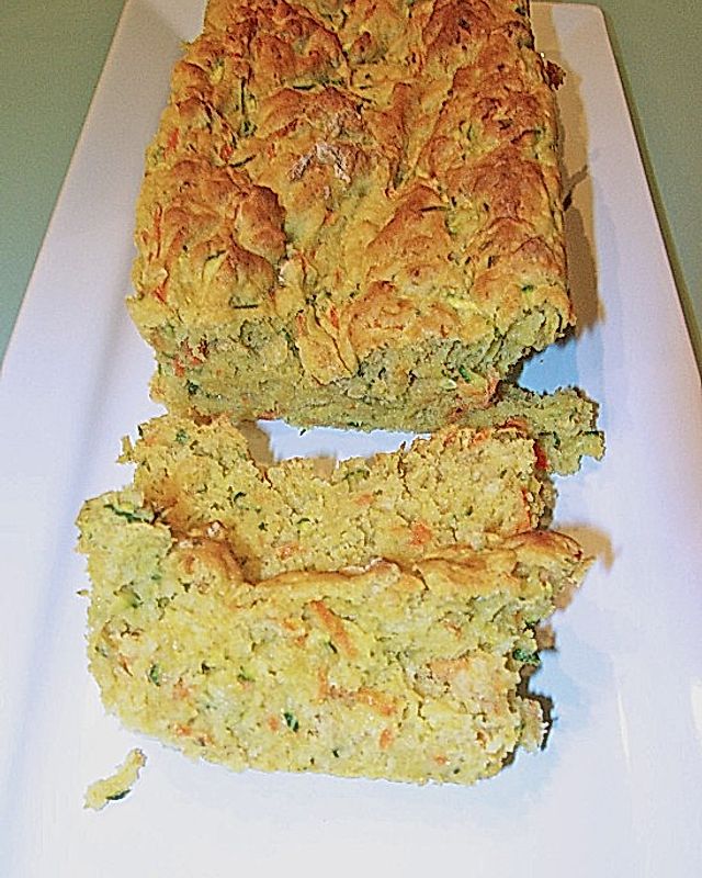 Möhren - Zucchini - Brot mit Parmesankäse