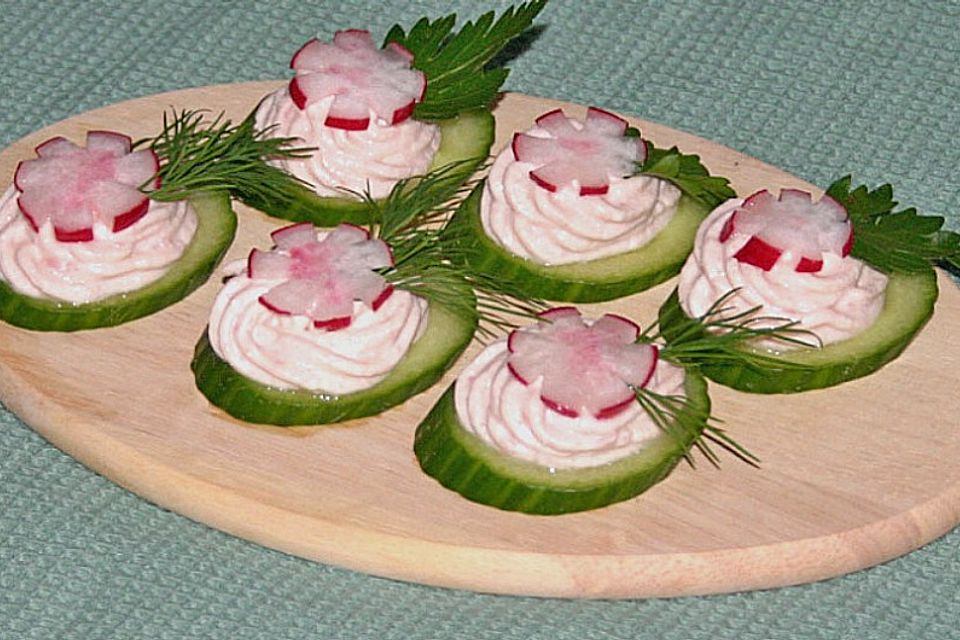 Gurkenhäppchen mit Frischkäse - Schinken - Creme