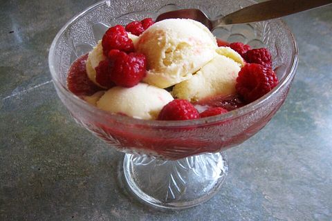 Heiße Himbeeren Mit Vanilleeis Von Sonjagelb| Chefkoch