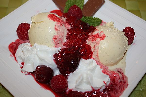 Heiße Himbeeren mit Vanilleeis von sonjagelb | Chefkoch