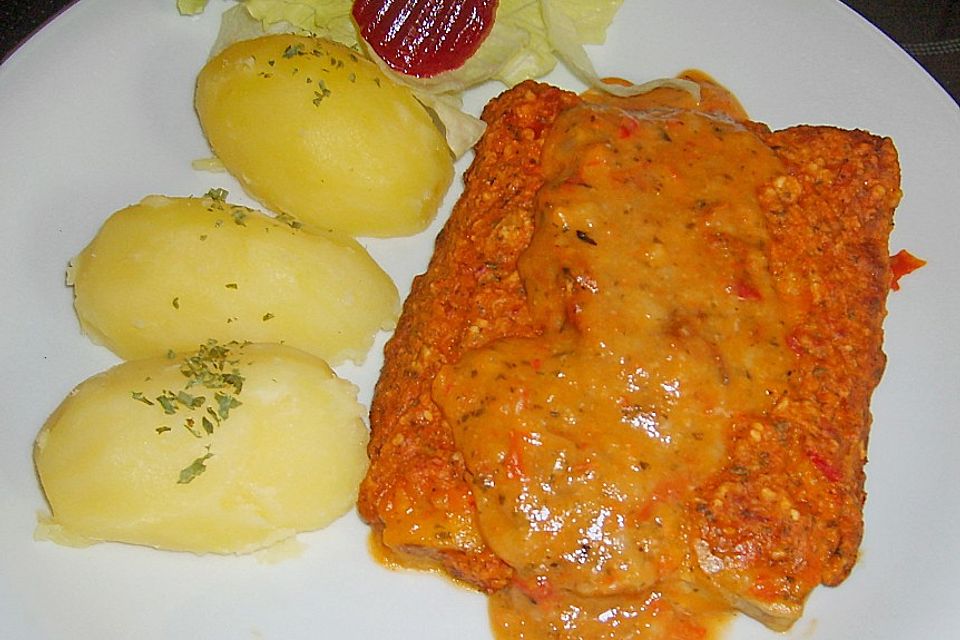 Fisch mit Paprika - Zwiebel - Sauce