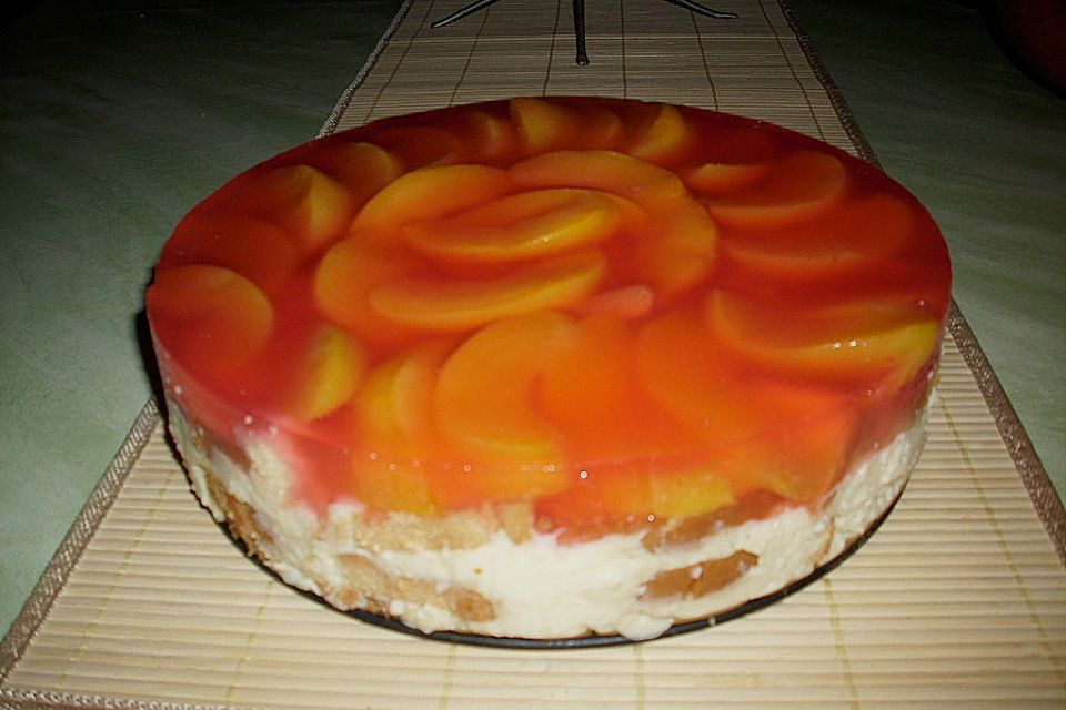 Zwiebacktorte mit Pfirsichen