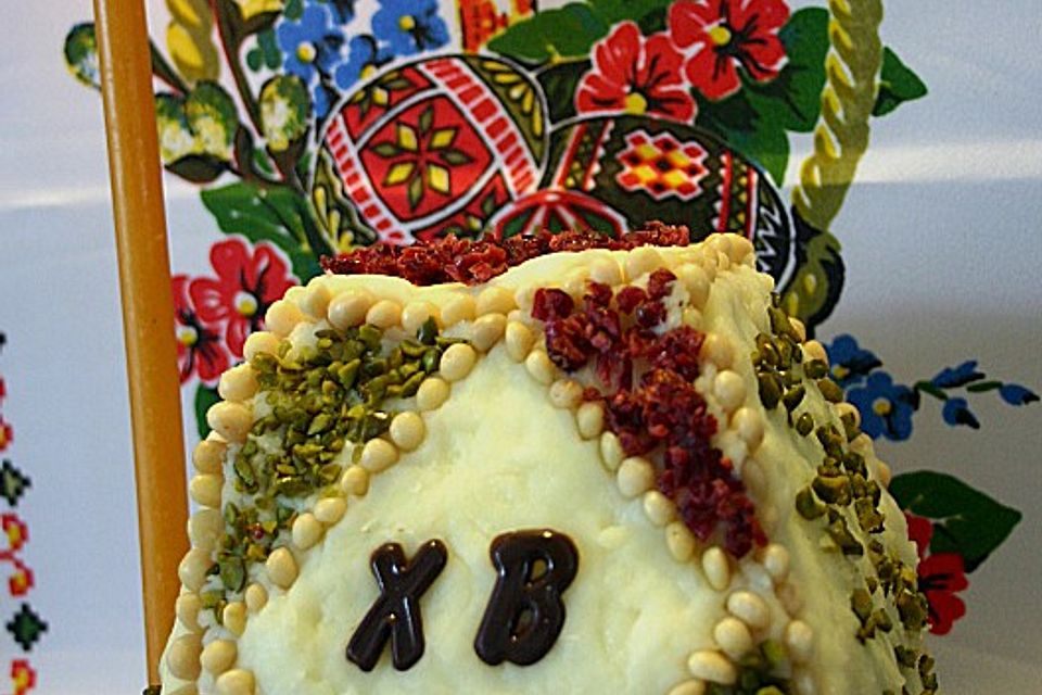 Zaren - Paskha - russische traditionelle Frischkäse - Rosinen - Speise zu Ostern