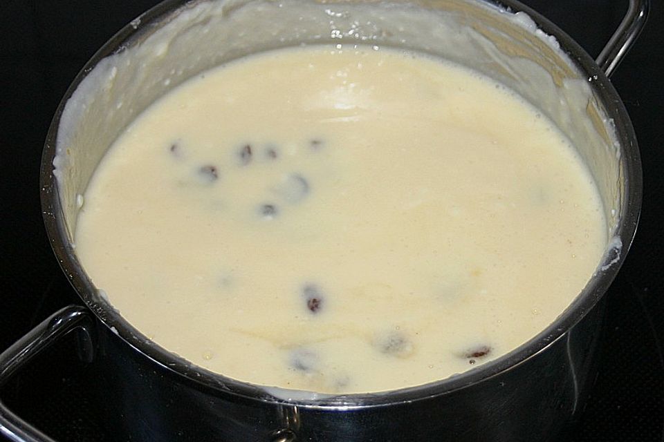 Zaren - Paskha - russische traditionelle Frischkäse - Rosinen - Speise zu Ostern Zaren - Paskha - russische traditionelle Frischkäse - Rosinen - Speise zu Ostern
