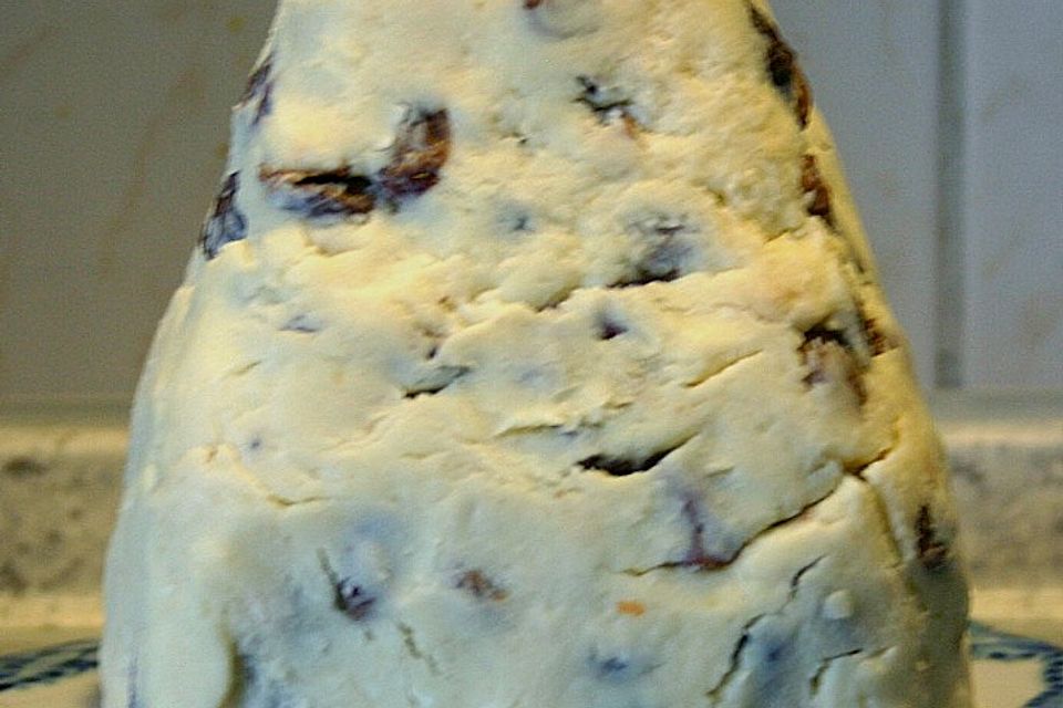 Zaren - Paskha - russische traditionelle Frischkäse - Rosinen - Speise zu Ostern Zaren - Paskha - russische traditionelle Frischkäse - Rosinen - Speise zu Ostern
