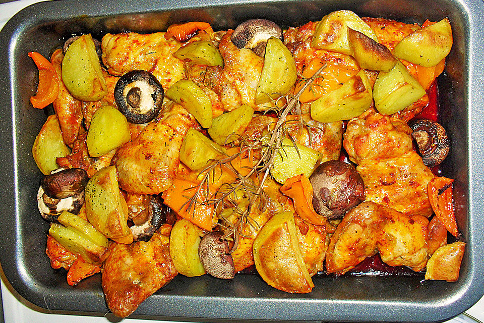 Hühnchen mit Kartoffeln und Paprika