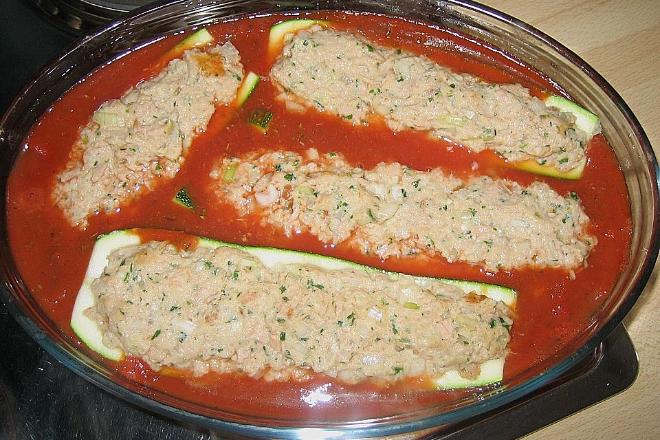 Ofenzucchini mit Thunfischfüllung