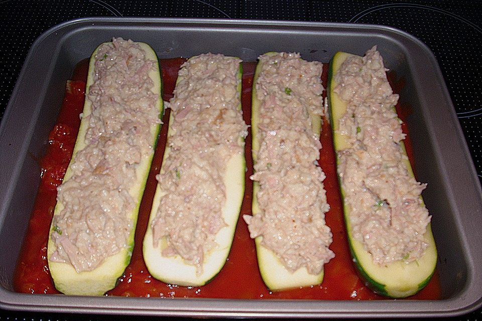 Ofenzucchini mit Thunfischfüllung