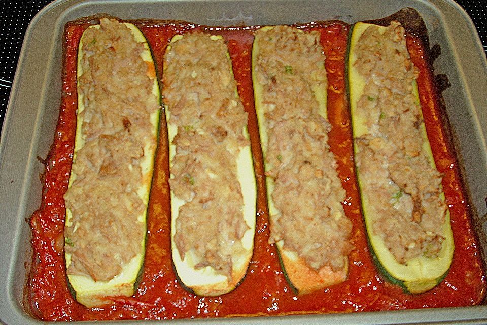 Ofenzucchini mit Thunfischfüllung