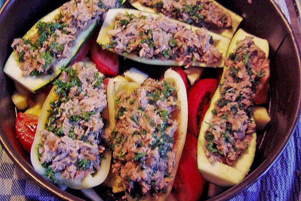 Ofenzucchini mit Thunfischfüllung