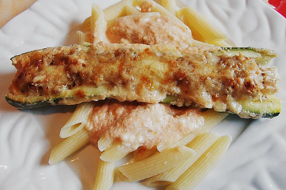 Ofenzucchini mit Thunfischfüllung