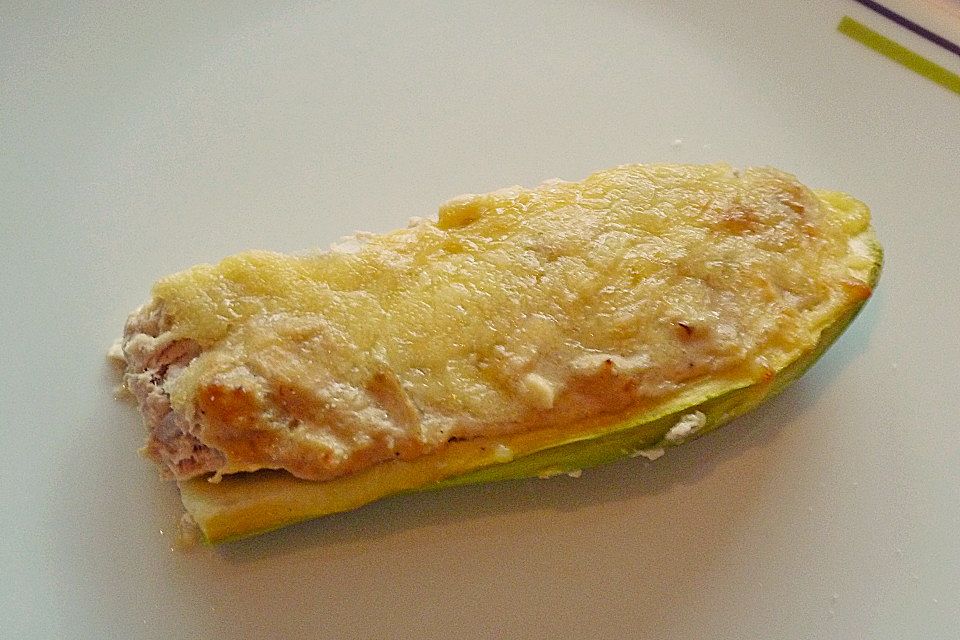 Ofenzucchini mit Thunfischfüllung