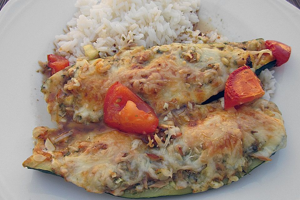 Ofenzucchini mit Thunfischfüllung