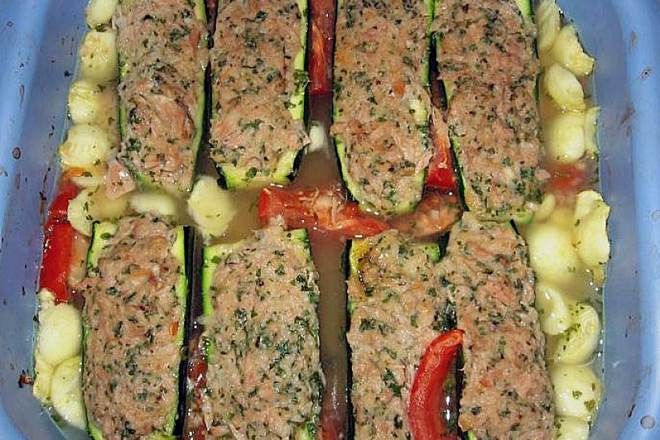 Ofenzucchini mit Thunfischfüllung