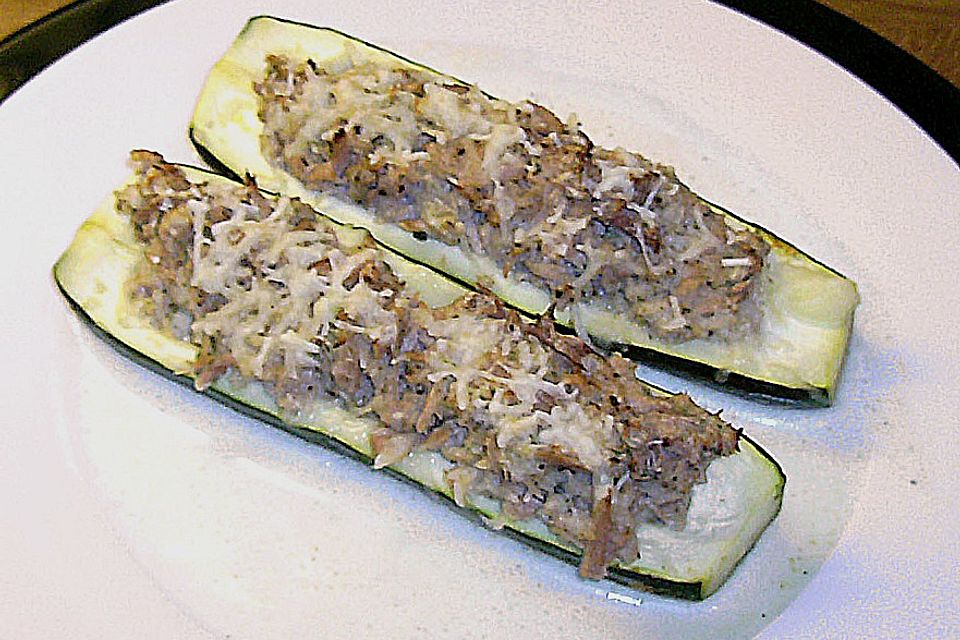 Ofenzucchini mit Thunfischfüllung