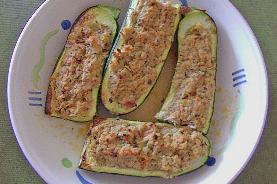 Ofenzucchini mit Thunfischfüllung