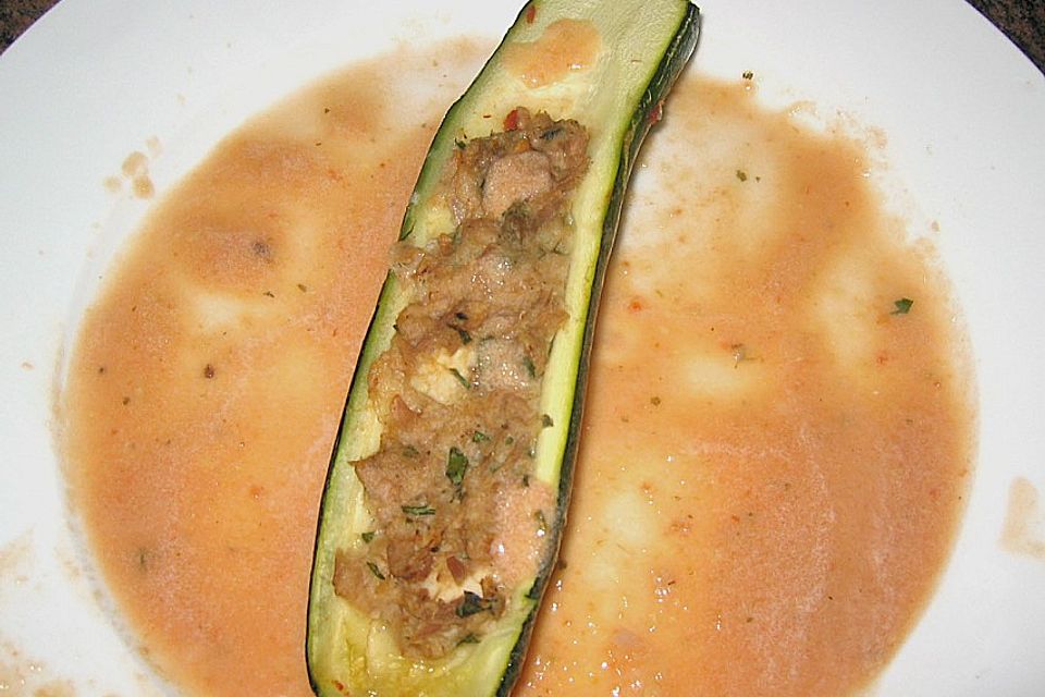Ofenzucchini mit Thunfischfüllung