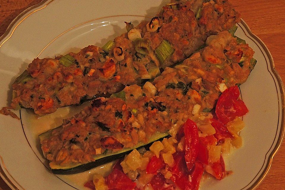 Ofenzucchini mit Thunfischfüllung