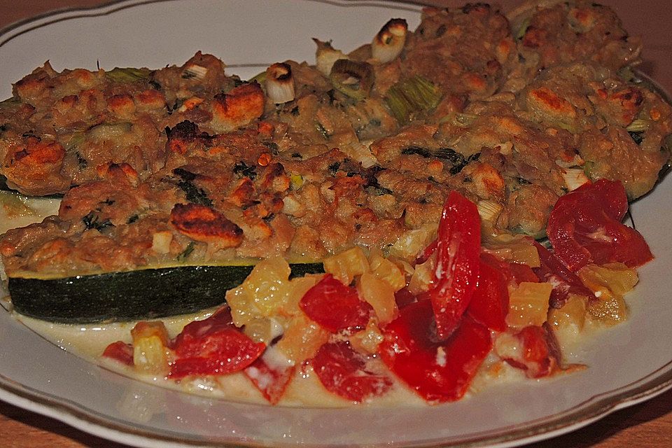Ofenzucchini mit Thunfischfüllung