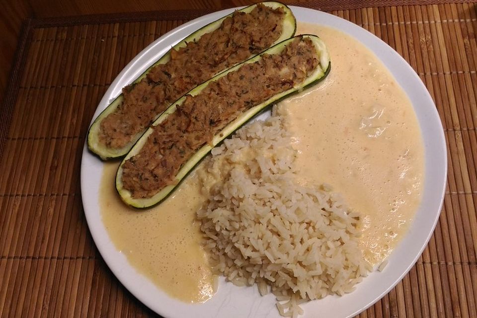Ofenzucchini mit Thunfischfüllung