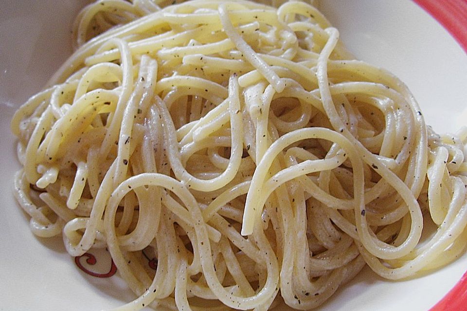Spaghetti mit Joghurtsauce Spaghetti mit Joghurtsauce