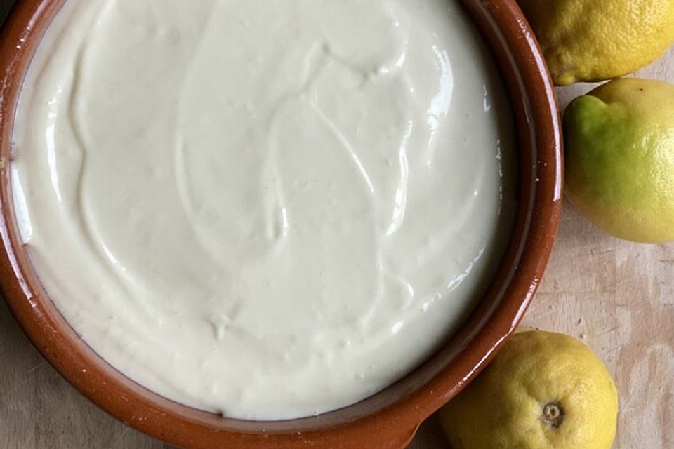 Nachspeise aus Milchmädchen und Zitronen Nachspeise aus Milchmädchen und Zitronen