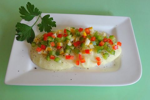 Pikantes Käse - Kartoffelpüree mit Brunoise von buntem Paprika von