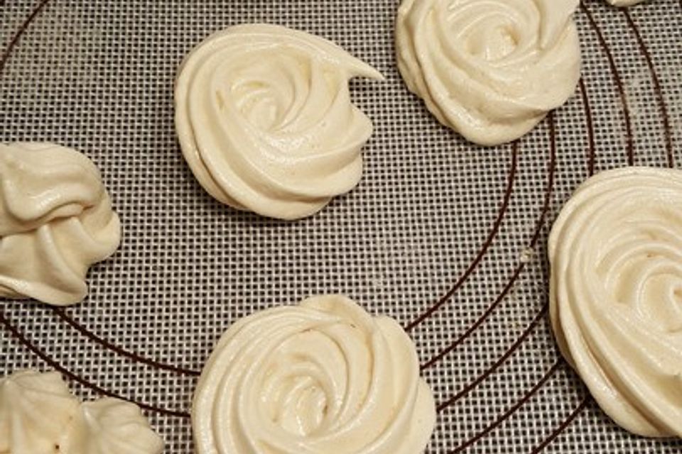 Baiser von drei Eiweiß Baiser von drei Eiweiß