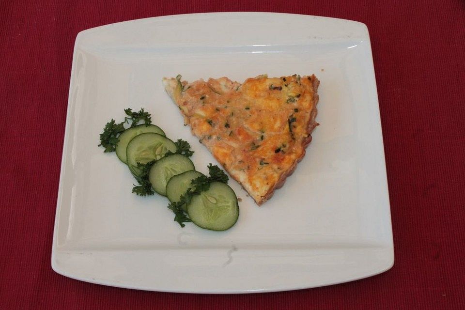 Zucchini - Quiche mit Oliven, Knoblauch und  Rosmarin.