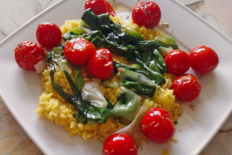 Safranrisotto mit Ofentomaten und glaciertem Zwiebellauch