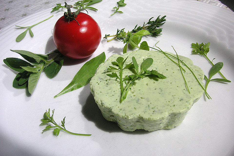 Frühlingsleichte Joghurt - Kräuter -Terrine