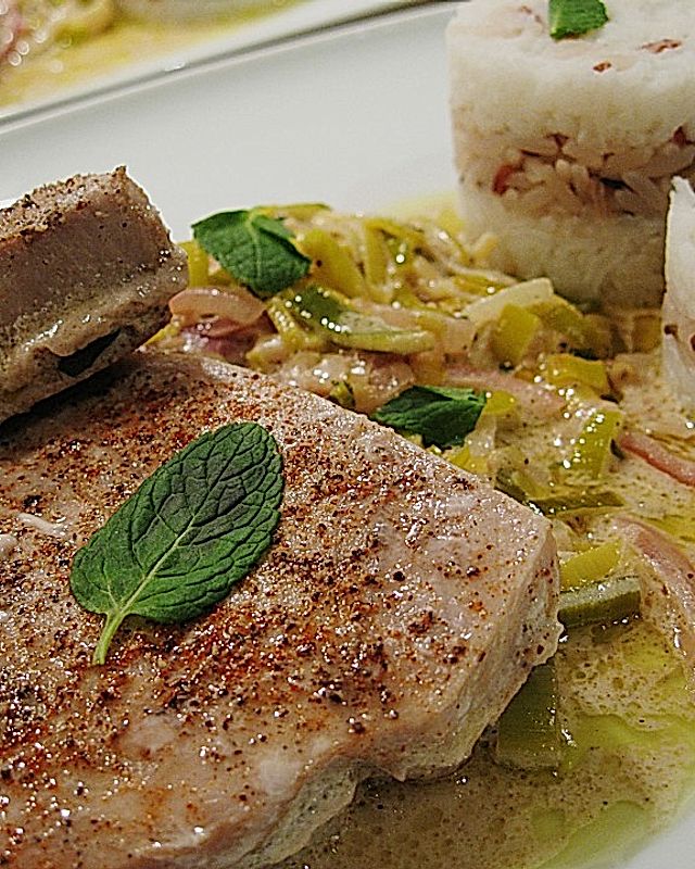 Thunfisch-Steaks auf Lauchgemüse